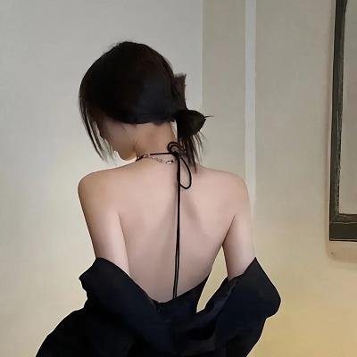 小妮扛枪